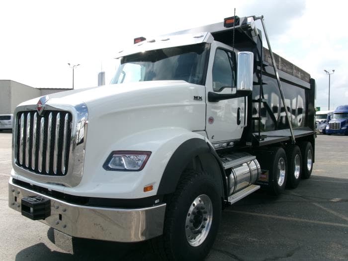 2026 International HX — photo 2