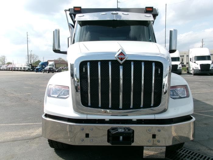 2026 International HX — photo 3