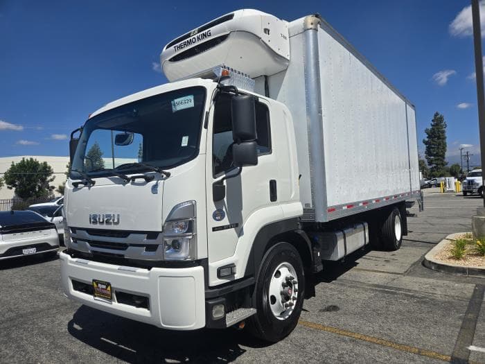 2023 Isuzu FTR — photo 2