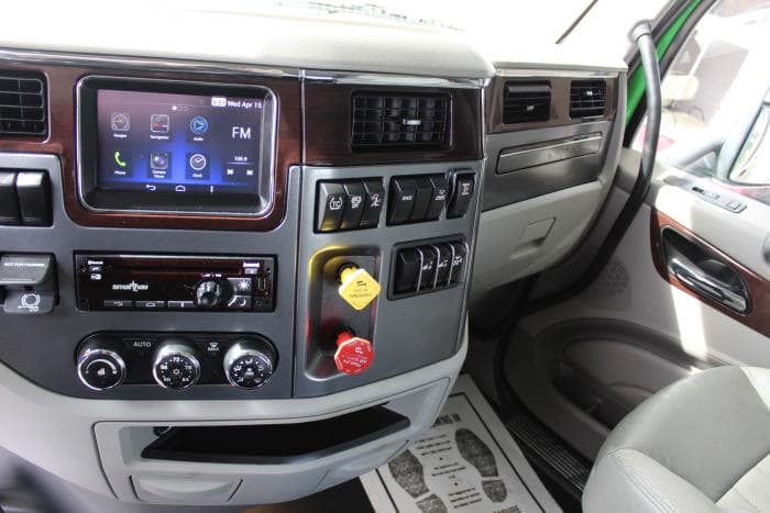 2021 Peterbilt 567 — photo 13