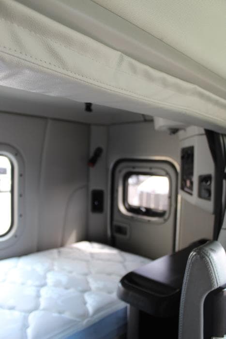 2021 Peterbilt 567 — photo 16