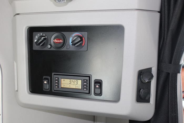 2021 Peterbilt 567 — photo 18