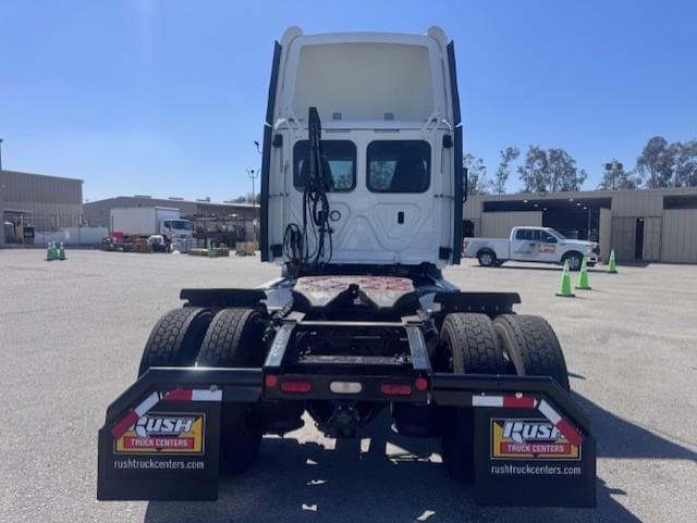 2019 Freightliner Cascadia — photo 7