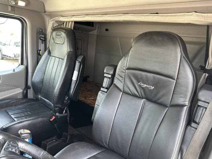 2021 Peterbilt 567 — photo 9