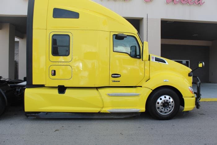 2022 Kenworth T680 — photo 4