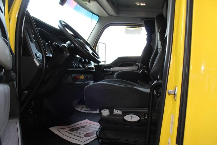 2022 Kenworth T680 — photo 8