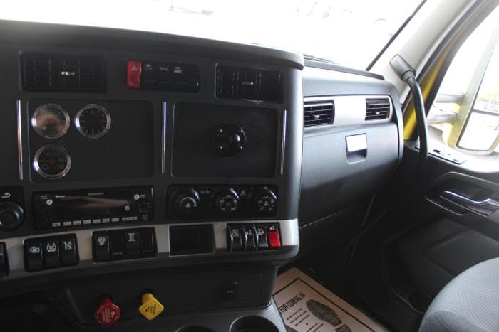 2022 Kenworth T680 — photo 10
