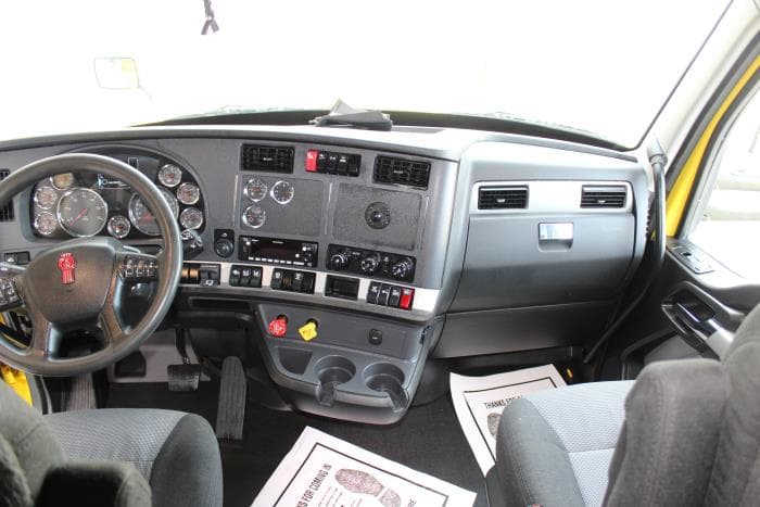 2022 Kenworth T680 — photo 16