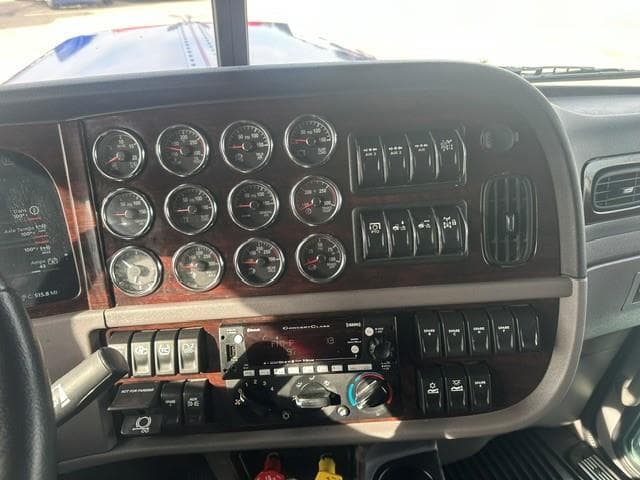 2024 Peterbilt 389 — photo 4