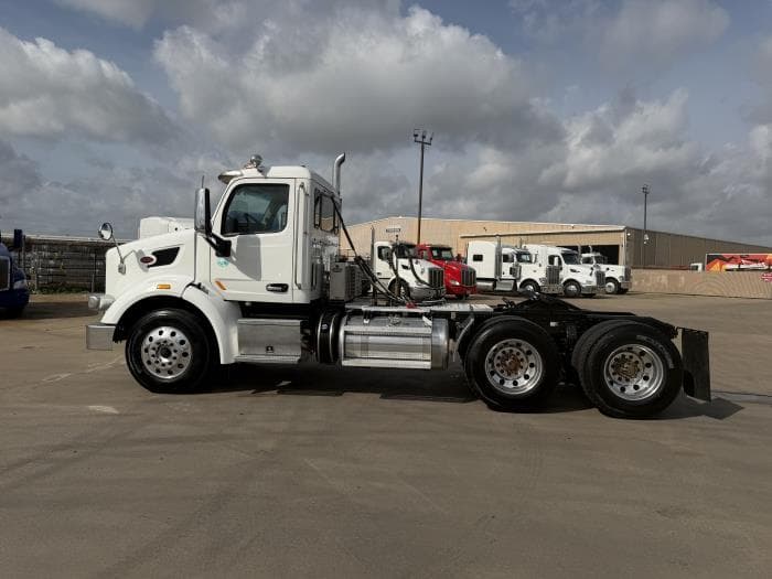 2020 Peterbilt 567 — photo 3