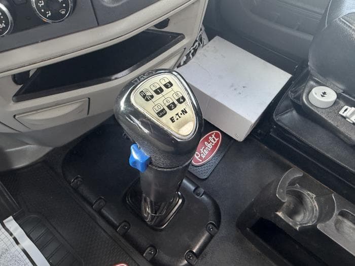 2020 Peterbilt 567 — photo 31