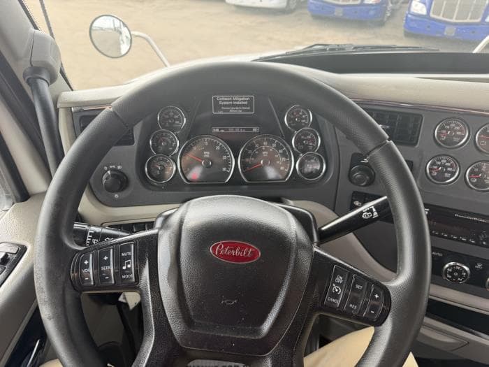 2020 Peterbilt 567 — photo 32