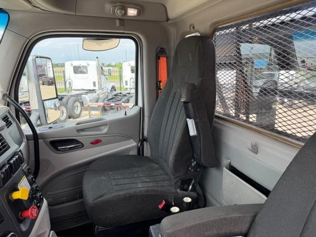 2019 Peterbilt 567 — photo 25
