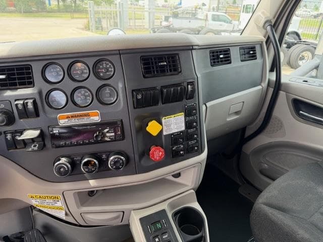 2019 Peterbilt 567 — photo 30