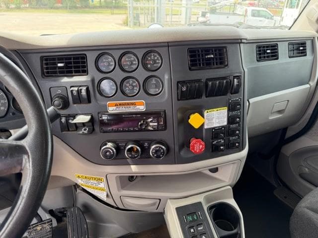 2019 Peterbilt 567 — photo 31