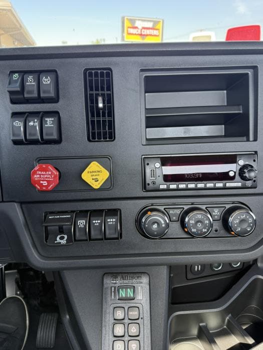 2027 Peterbilt — photo 11