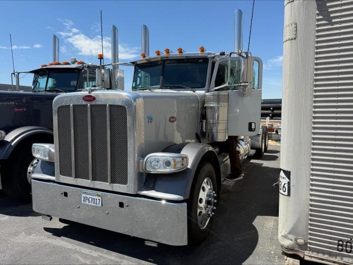 2020 Peterbilt 389 — photo 2