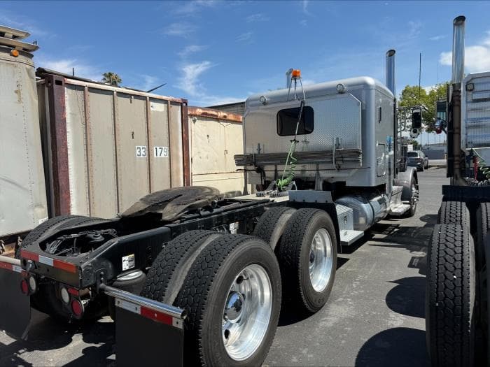 2020 Peterbilt 389 — photo 4