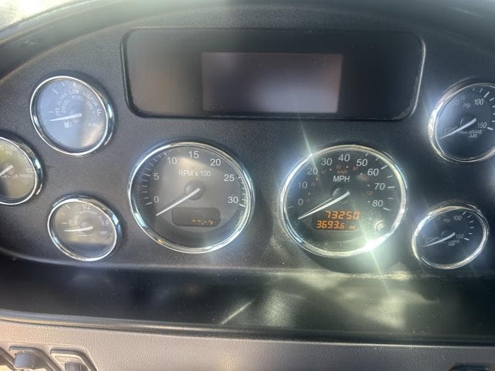 2021 Peterbilt 337 — photo 5