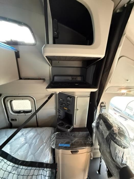 2026 Peterbilt 579 — photo 10