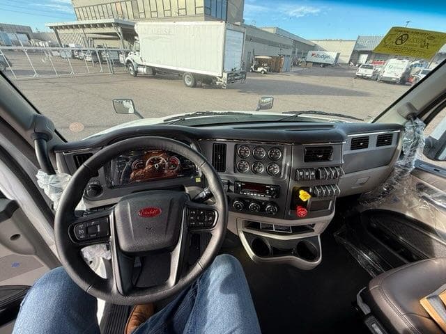 2026 Peterbilt 579 — photo 6
