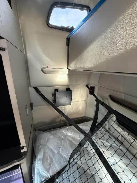 2026 Peterbilt 579 — photo 9