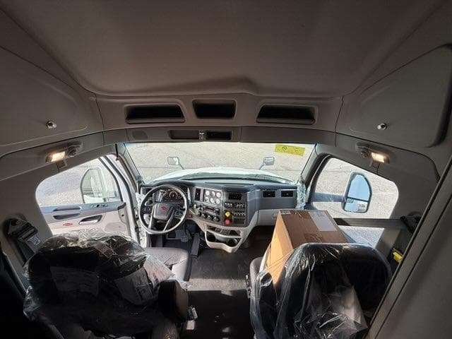 2026 Peterbilt 579 — photo 11
