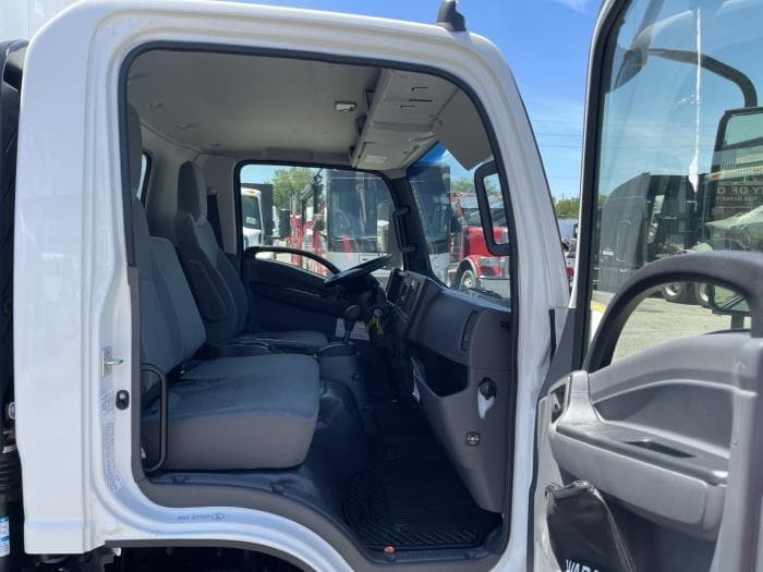 2026 Isuzu NPR — photo 8