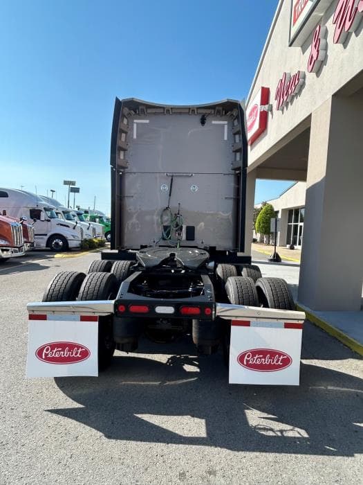 2026 Peterbilt 579 — photo 9