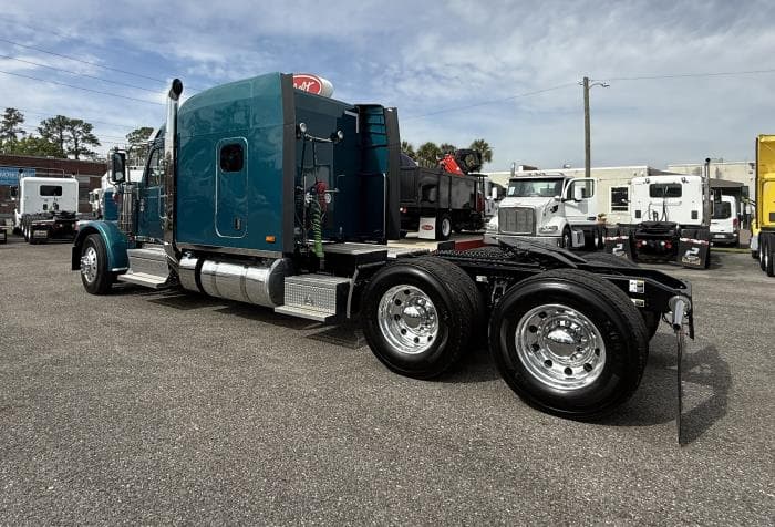 2027 Peterbilt 589 — photo 3