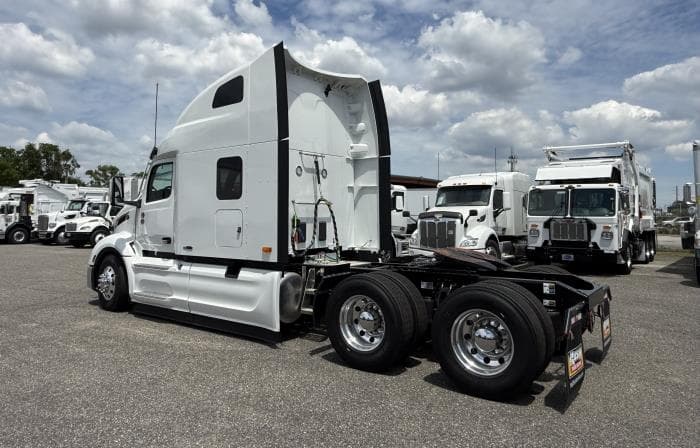 2027 Peterbilt 579 — photo 3