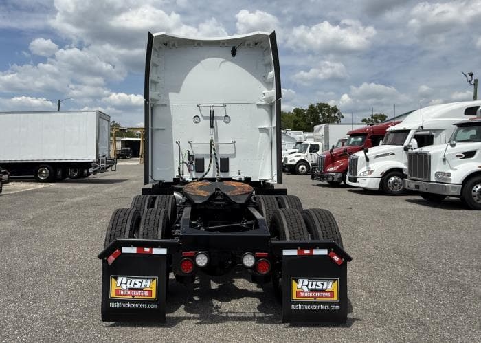 2027 Peterbilt 579 — photo 4