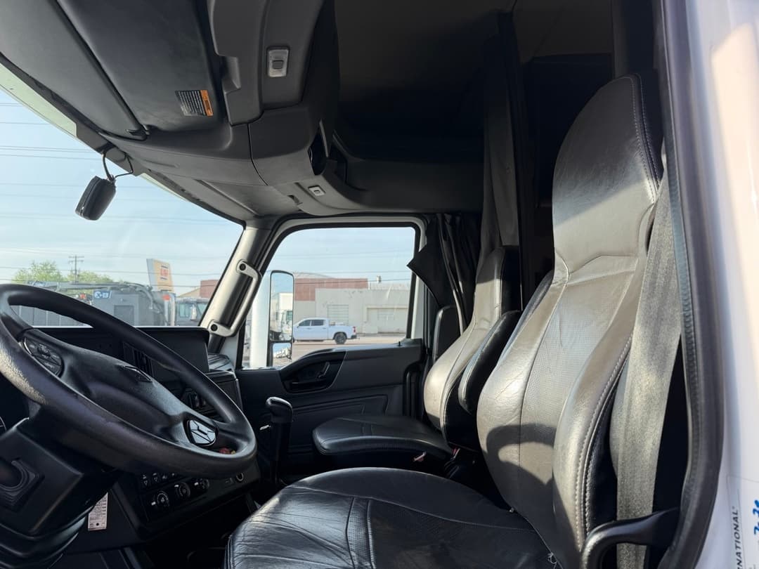 2021 International LT — photo 2