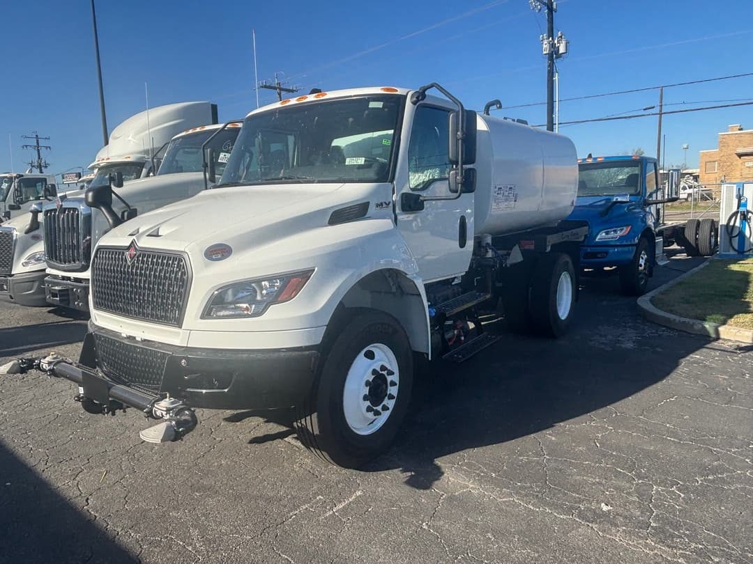 2025 International MV — photo 2