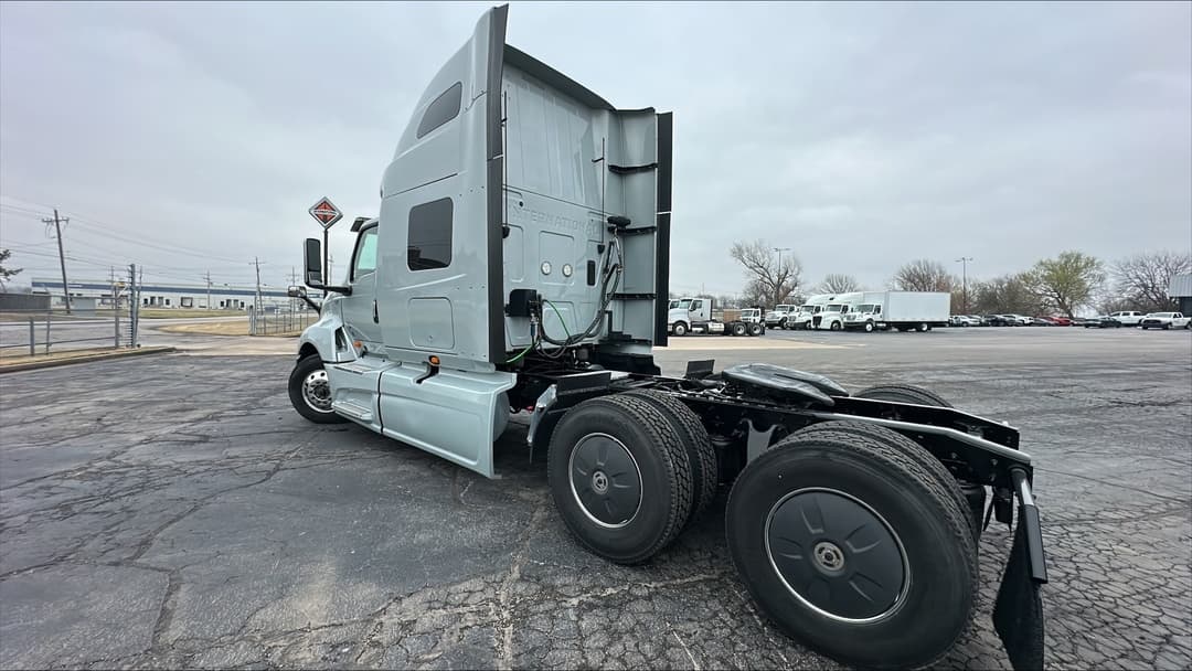 2023 International LT — photo 7