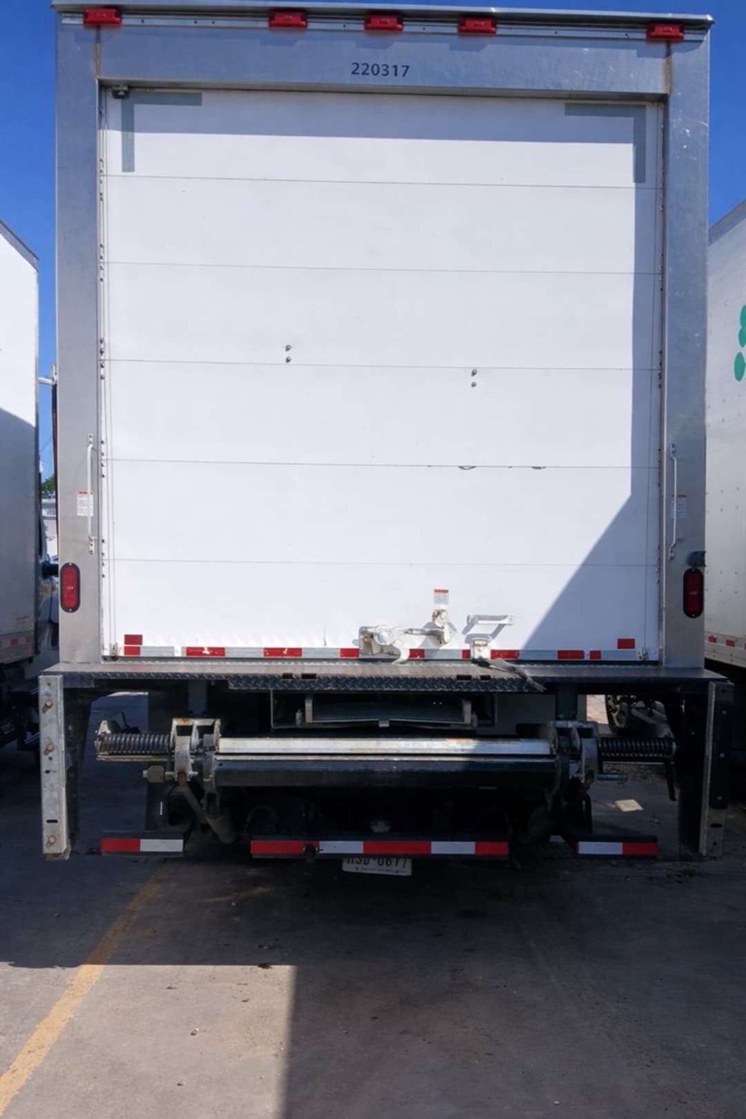 2020 Hino 268 — photo 3