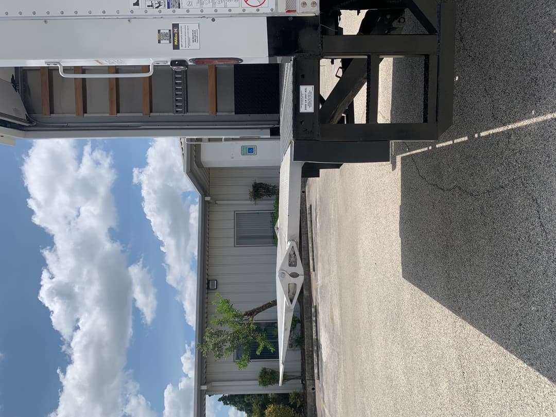 2024 Isuzu NPR — photo 8