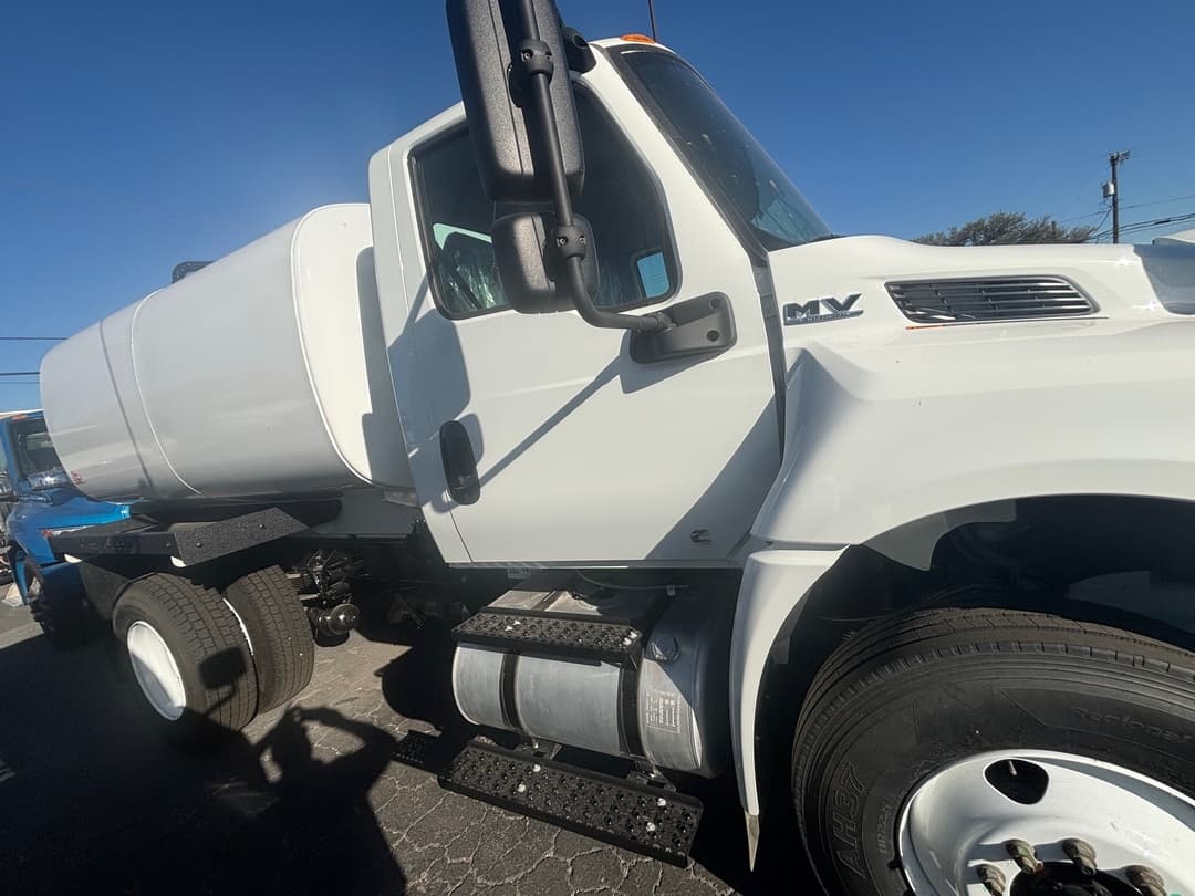 2025 International MV — photo 4