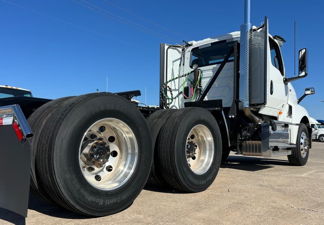 2025 International LT — photo 5