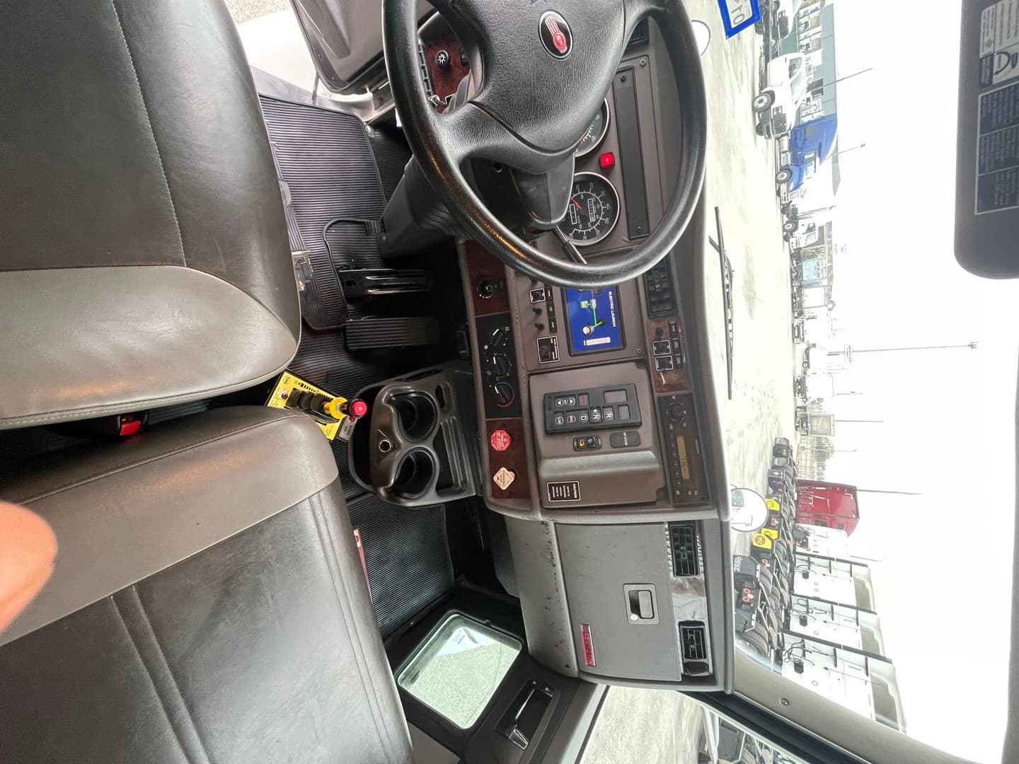 2010 Kenworth T370 — photo 2