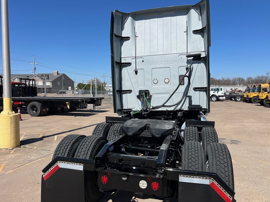 2023 International LT — photo 6