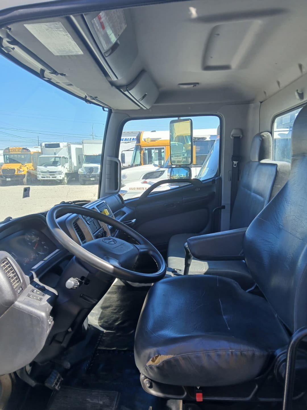 2018 Hino 268 — photo 7