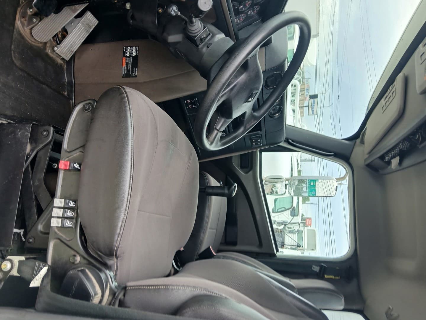 2021 International HX — photo 4