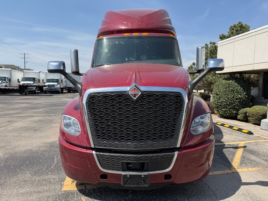 2025 International LT — photo 11