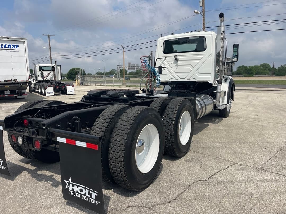 2023 International HX — photo 6