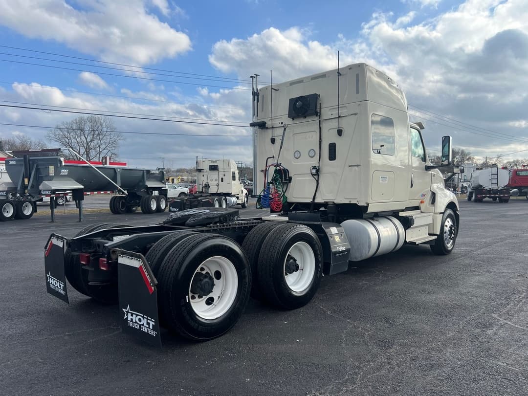 2022 International LT — photo 4
