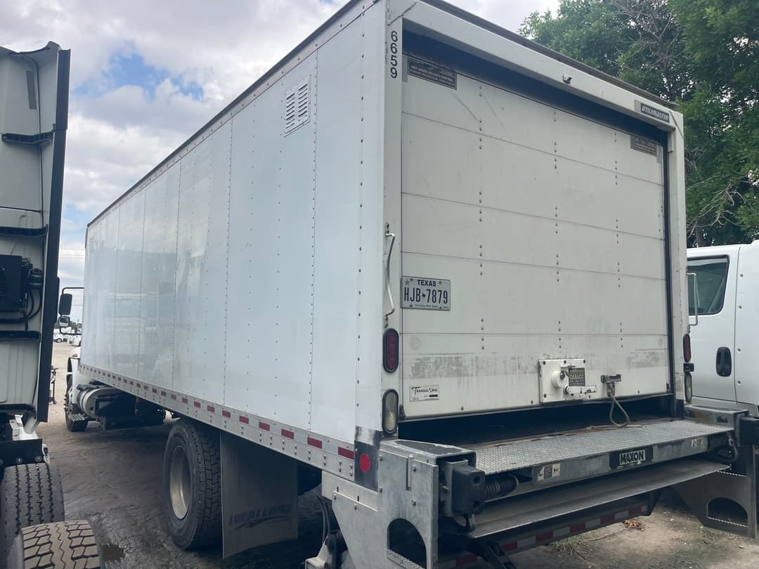 2017 International 4300 — photo 4