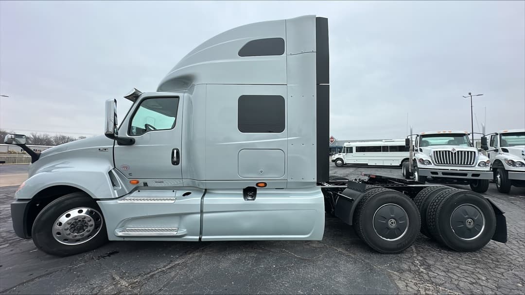 2023 International LT — photo 8