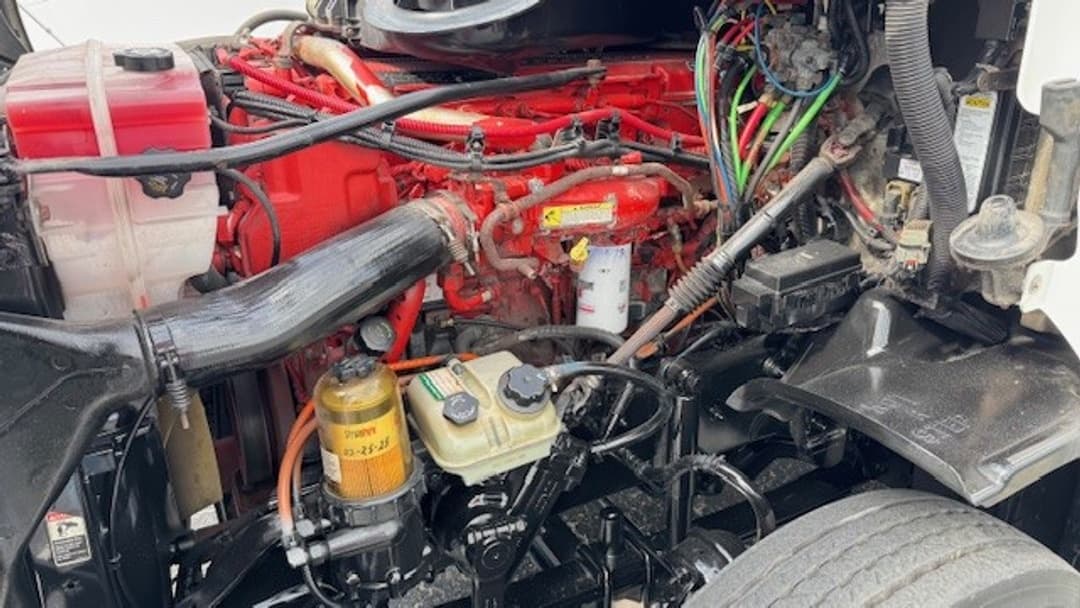 2017 Freightliner Cascadia — photo 6