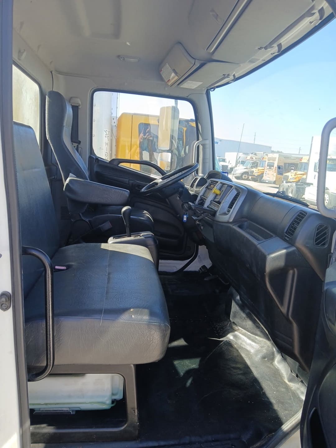 2018 Hino 268 — photo 4